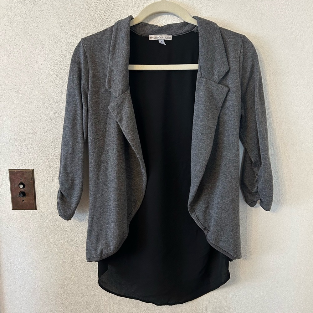 Business casual wear. Size small. Material is rayon, polyester, and spandex.￼